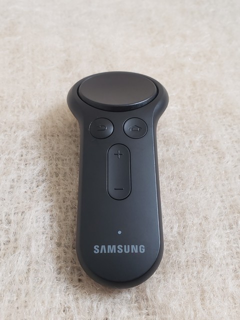 Samsung Gear VR Controllor ET-YO324BBEGUS for SM-R323 R324 Oculus Galaxy Black Samsung Gear VR Controllor ET-YO324BBEGUS for SM-R323 R324 Oculus Galaxy Black