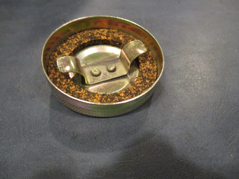 Engine Oil Filler Cap-Vaico Engine Oil Filler Cap WD Express V10 2930 - Image 2 of 2