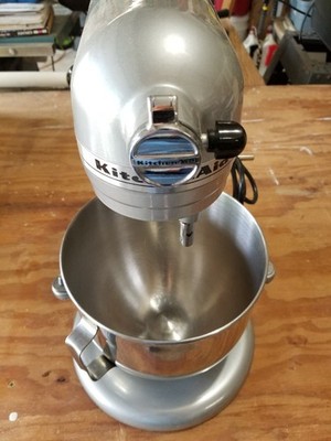 Professional HD silver KitchenAid stand mixer in very good condition