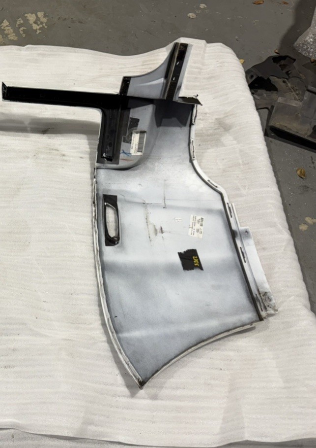 ROLLS ROYCE CULLINAN REAR RIGHT PASSENGER BUMPER COVER END PANEL OEM