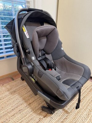 2017 Nuna Pipa Lite LX Infant Baby Car Seat with Adapter Base (read)