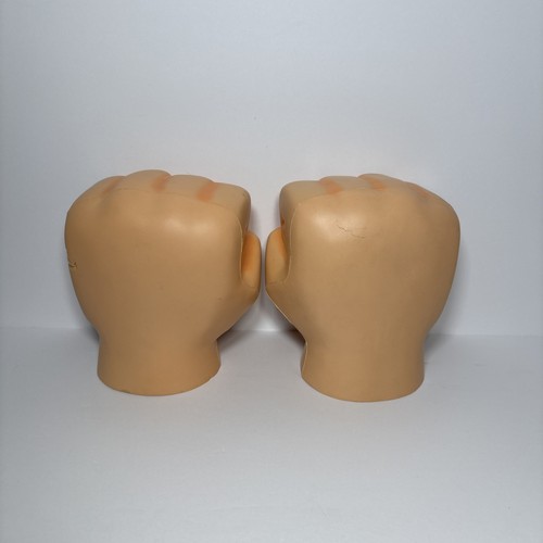Disney Wreck-It Ralph Puños de Espuma Duraderos Manos RARO Exclusivo de Disney Store - Imagen 9 de 13