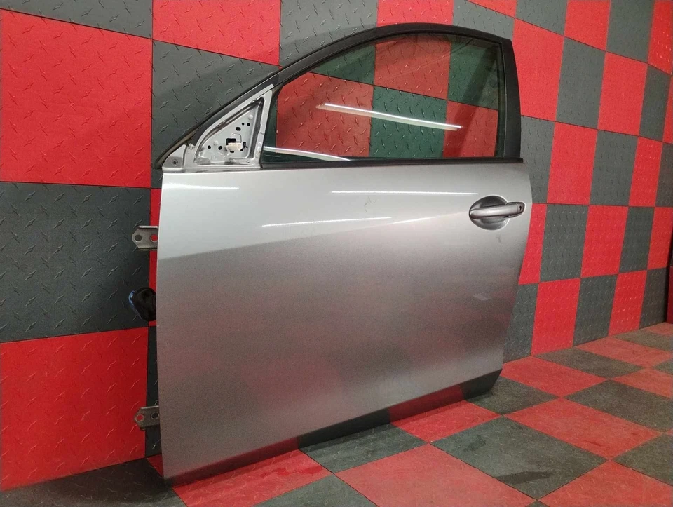 Mazda 3 2010-2013 sedán de 4 puertas LH conjunto de puerta delantera líquido plateado-38P ¡Bonito! Foto 2 de 4