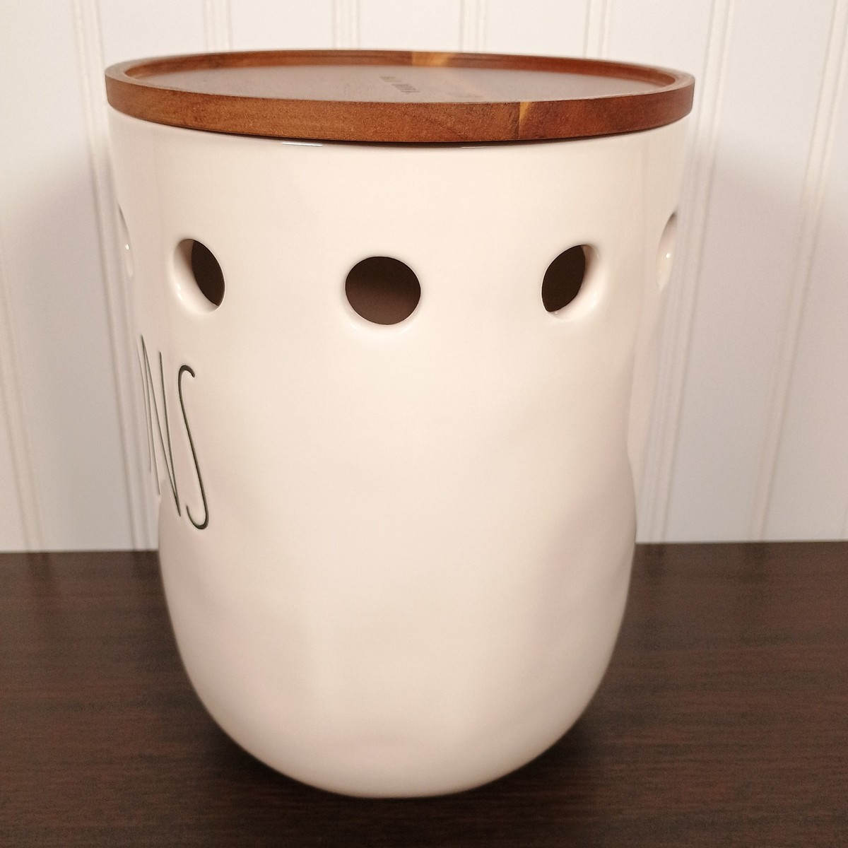 Rae Dunn Artisan Collection ONIONS Canister with Wood Lid