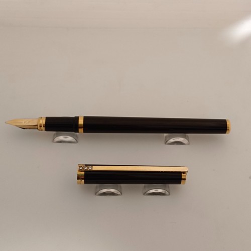 S.T. Dupont Classique Black Fountain Pen-France - Picture 3 of 12