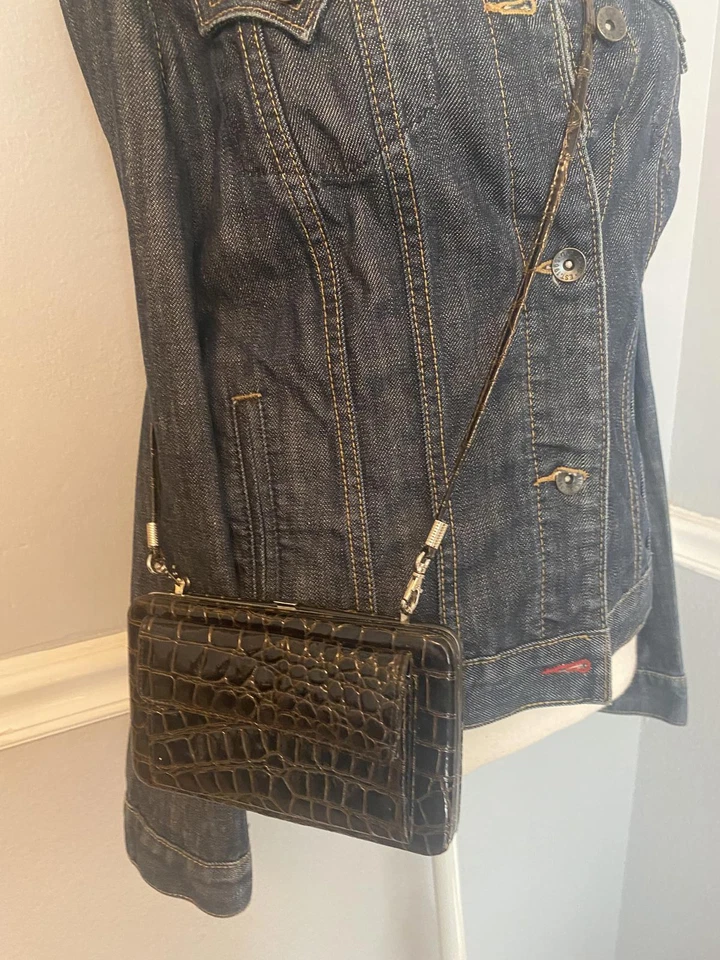 Стильная коричневая сумка через плечо с тиснением под крокодила - Изображение 4 из 4