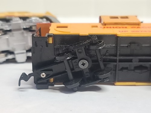 Bachmann HO Scale 61600 Union Pacific 1468 UP F9 Diesel Locomotive, Caboose Runs - Picture 17 of 19
