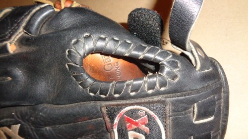 LOUISVILLE SLUGGER VTPX1200 - 12 INCH GLOVE MITT – LEFT HAND - RIGHT THROW USED - Picture 8 of 8