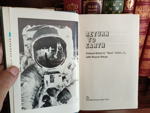 Return to Earth_Buzz Aldrin / Wayne Warga_HCDJ_1973_Book Club Edition_Very Good - Picture 5 of 12