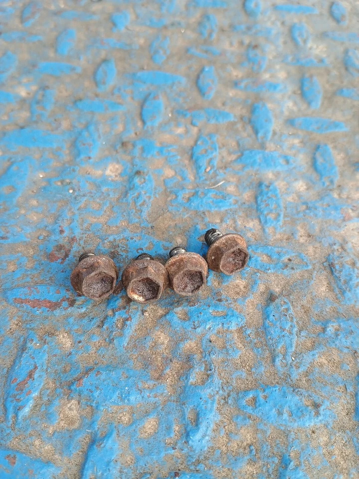 89-94 Geo Metro 1.0 3cyl bomba de agua polea pernos OEM usado Foto 2 de 4