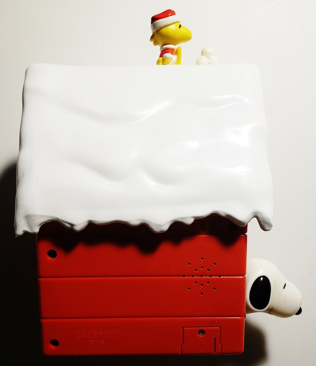 Vintage 1990 Peanuts Light Up Musical Christmas Snoopy Dog House