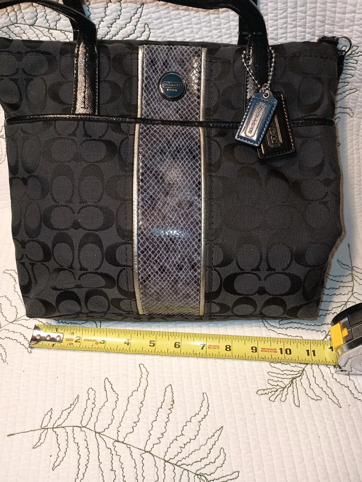 BOLSO DE MANO COACH RAYA F-25706 LONA PITÓN EN RELIEVE/PATENTE CUERO 11"HX10.5"-12"L