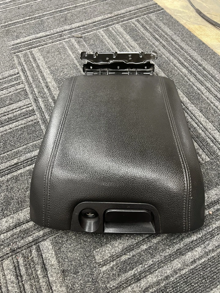 Крышка центральной консоли 2011 - 2016 Ford F-550 Super Duty - Изображение 3 из 4