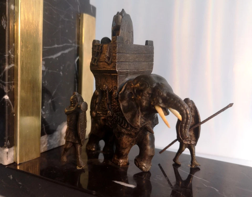 Serre-livre Art déco en bronze patiné - L’Éléphant de guerre d’Hannibal France - Photo 2/4