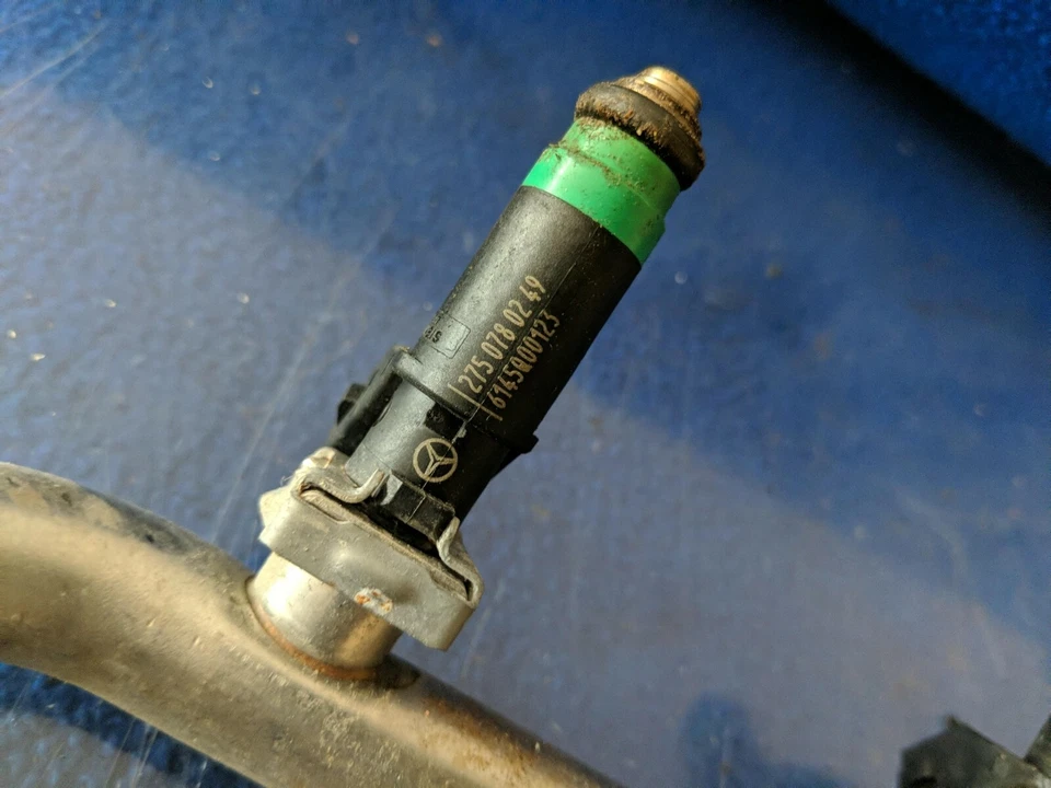 03-12 Mercedes W220 S600 SL600 m275 AMG Riel inyector de combustible con inyectores de combustible OEM Foto 3 de 4