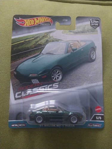 Hot Wheels '91 Mazda MX-5 Miata Diecast Car - Green Modern Classics Collection