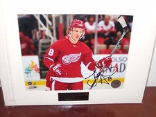 Justin Abdelkader  #8 Detroit Red Wings Autographed 8 X 10 Photo  11x14 Matting