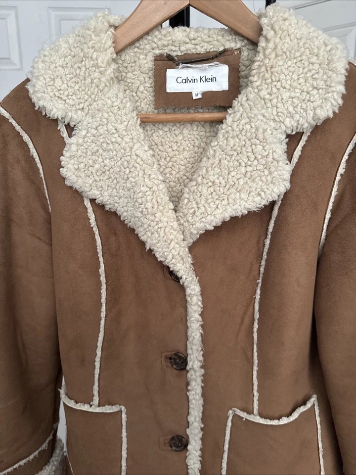 Chaqueta Calvin Klein Imitación Gamuza Botón Marrón Talla Mediana Usada Foto 3 de 4