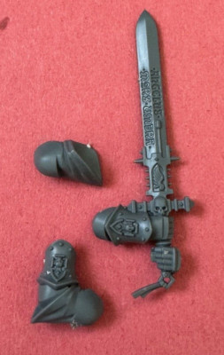 NEW DARK ANGELS INNER CIRCLE COMPANIONS -  POWER SWORD & ARMS SET (B) 40k