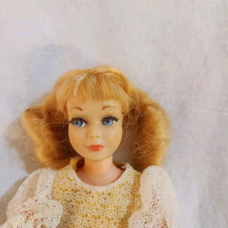 Barbie Twist 'N Turn 1969 Muñeca Patrón Cabello Rubio Salchicha Rizos 1963 Chaqueta Foto 4 de 4