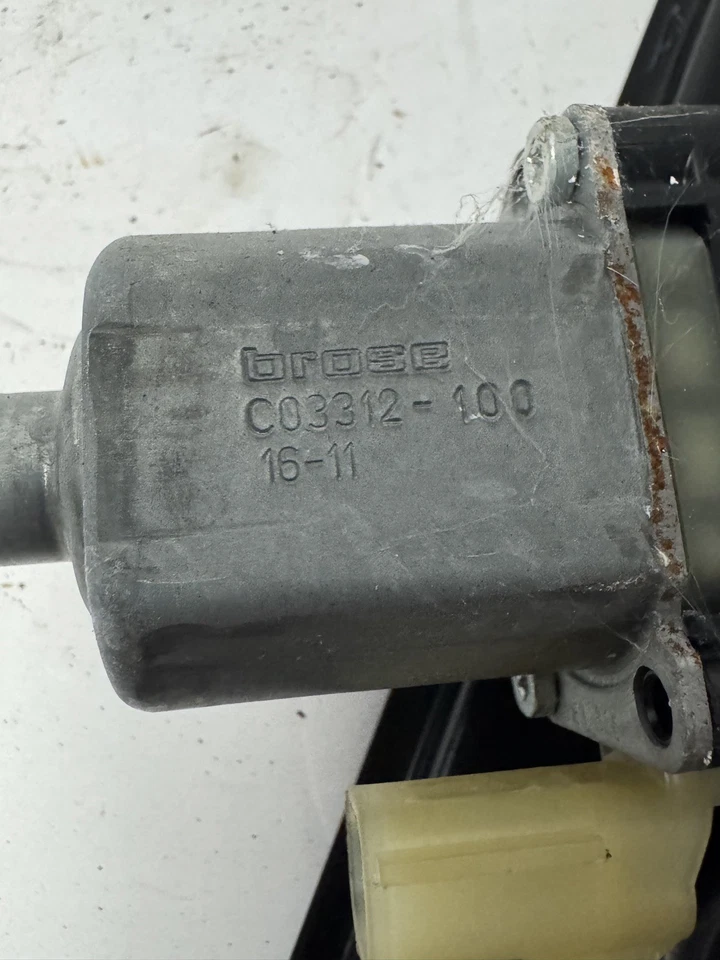 2013-2016 CHEVROLET TRAVERSE ENCLAVE ACADIA FRONT LEFT DRIVER WINDOW REGULATOR - Image 3 of 4