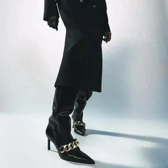 NUEVO CON ETIQUETAS Botas hasta la rodilla Zara Talla 6 Cuero Tacón Negro con Detalle de Cadena 1001/810 Foto 3 de 3