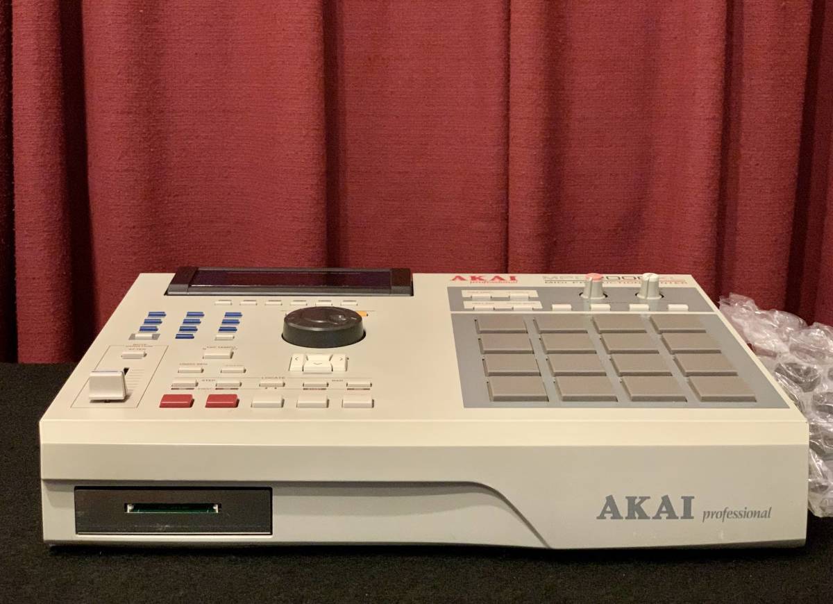 カスタム！美品！メンテ済み! AKAI MPC 2000XL CF搭載 AKAI MPC 2000XL Custom Black with CF Drive,100V, Includes