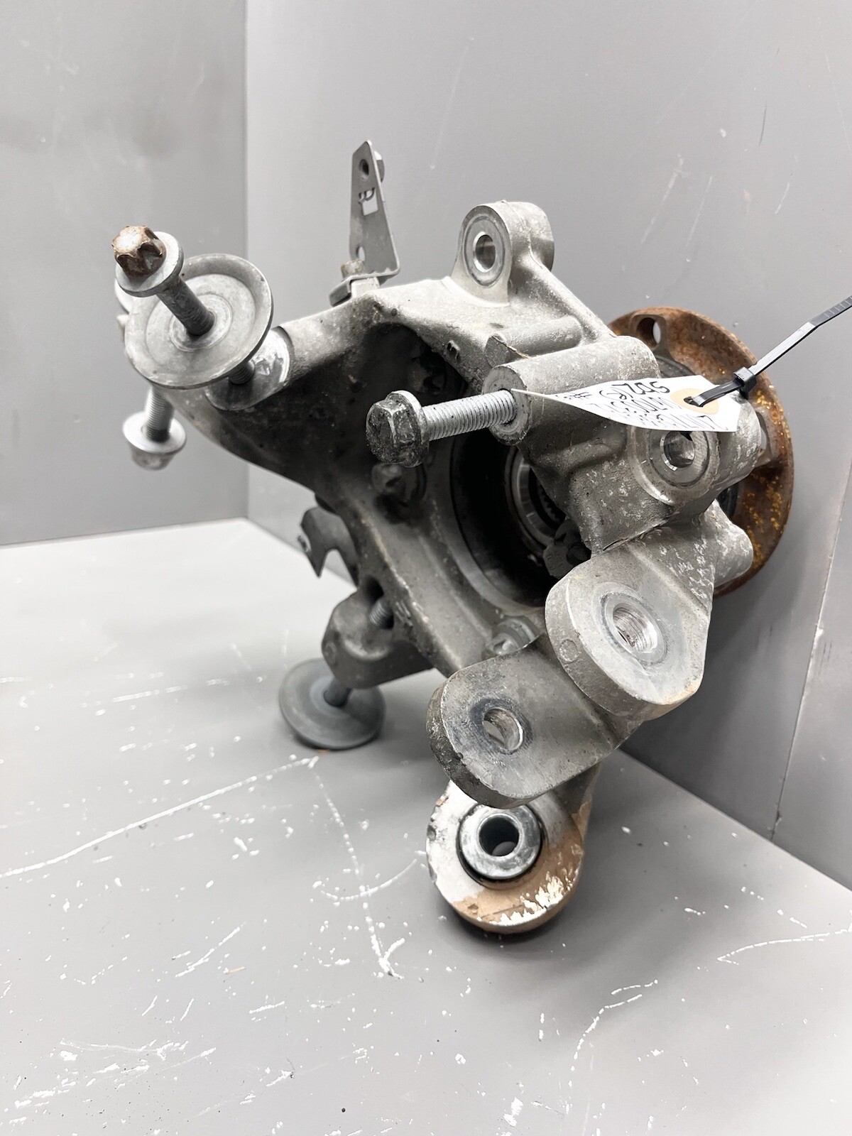 ⭐️2017-2020 MASERATI LEVANTE REAR RIGHT PASSENGER SIDE SPINDLE KNUCKLE HUB OEM