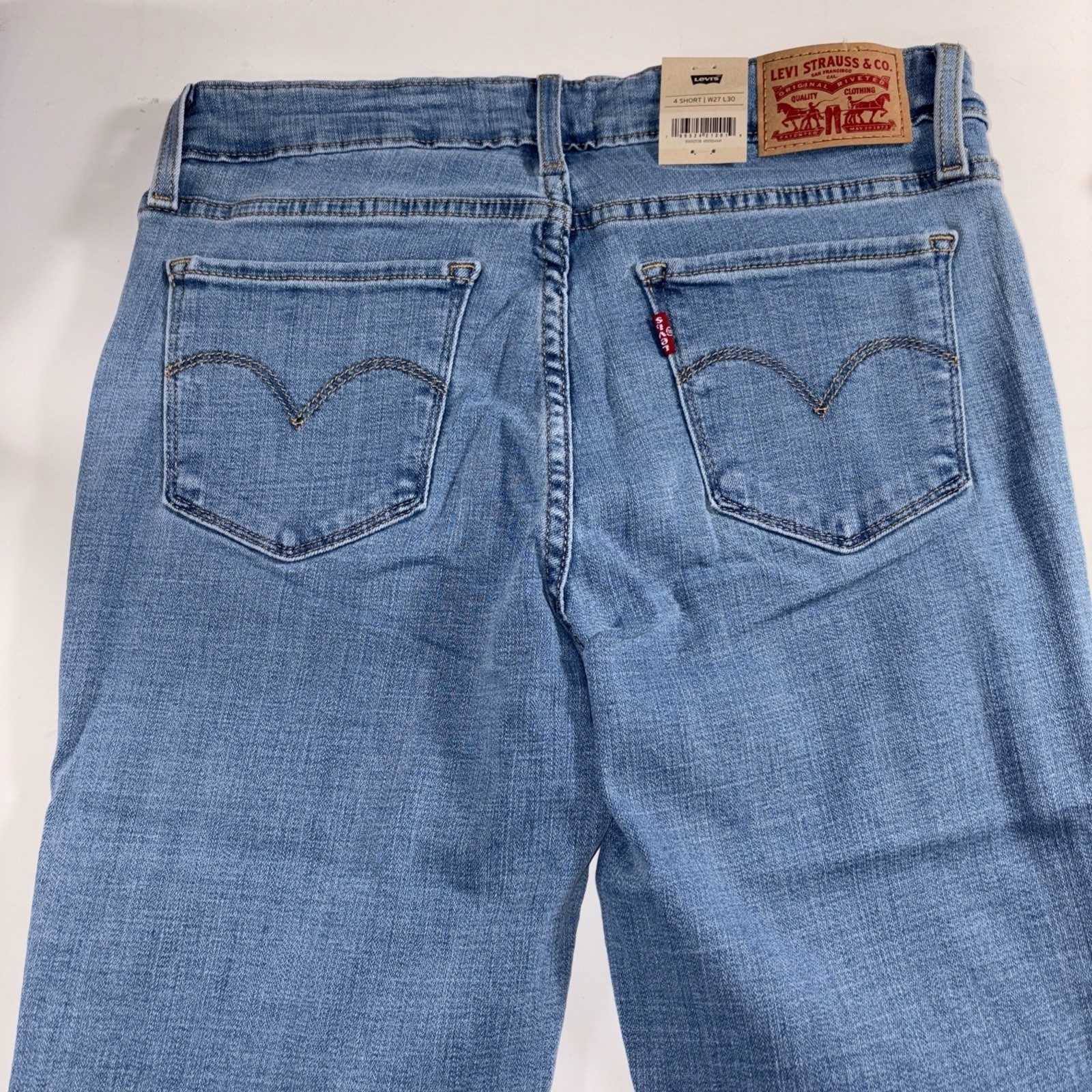 Levi's Women's 711 Skinny Jeans Color New Sheriff Med Wash Size 4 Short 27x30NWT