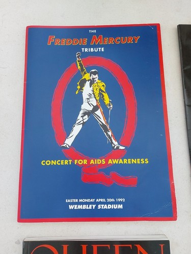 QUEEN + Freddie Mercury - Tour Concert Programmes + Books Collection - Picture 2 of 8