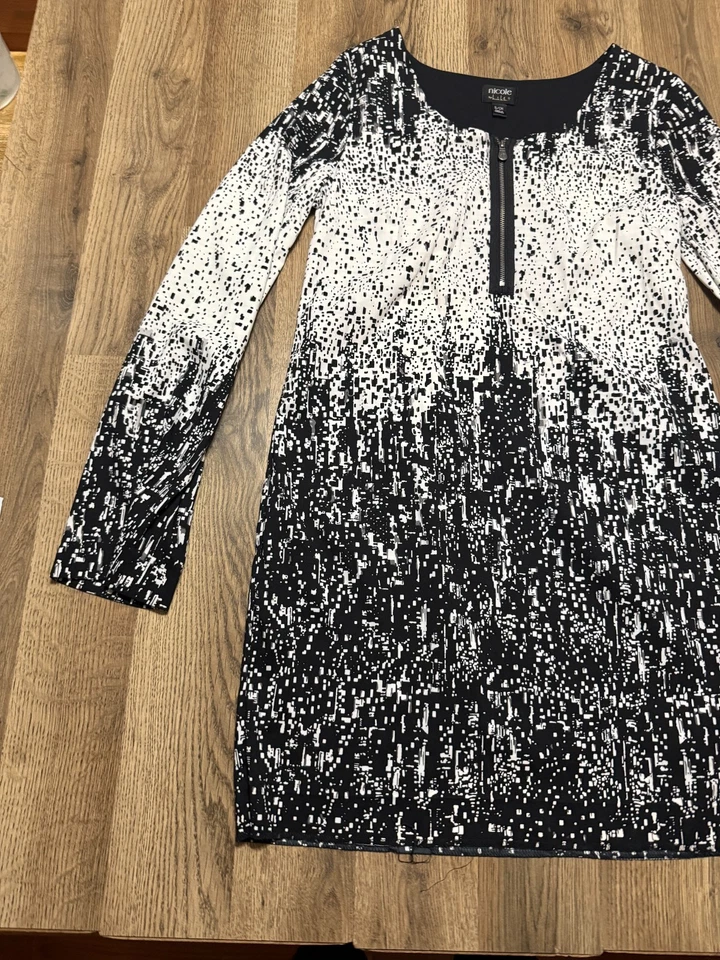 Платье Nicole Miller женское размер Small черно-белое с длинным рукавом 1/4 на молнии - Изображение 3 из 4