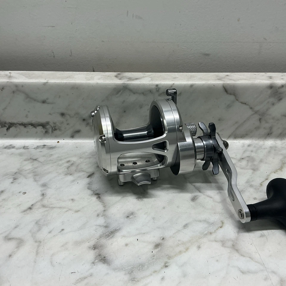 Carretes Avet MXL5,8 estrellas LH plateados Foto 4 de 4