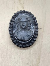 ZT- Brosche schwarze Kamee antikes Profil facettierte viktorianische Perlen
