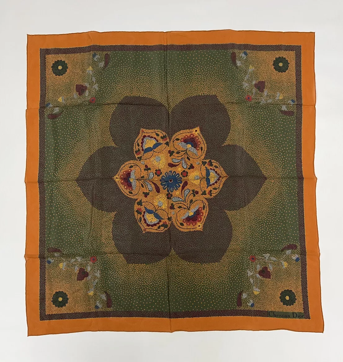 Écharpe en soie designer Christian Dior 29 W x 31 L » hexigone fleur carrée