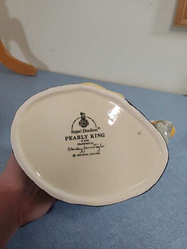 PEARLY KING LARGE D6760 ROYAL DOULTON Character (Toby Mug styled) Jug - Picture 6 of 6