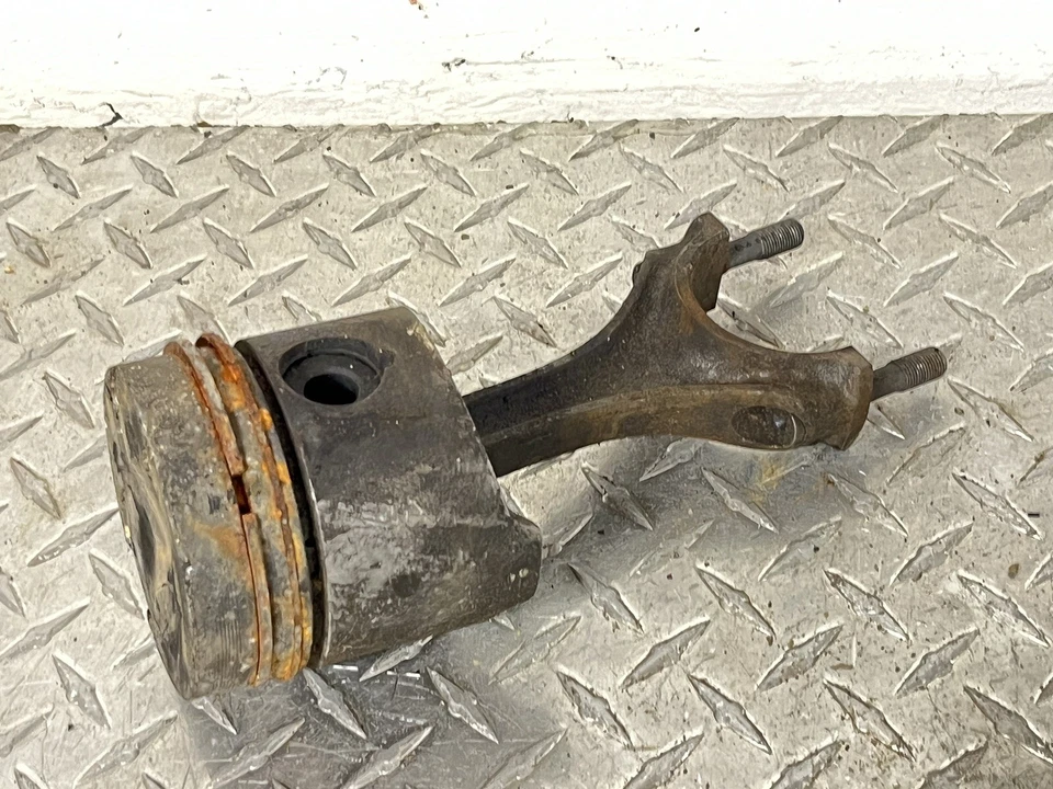 Mercedes Benz W115 220D 1971 motor diésel pistón W 115 220 D Foto 3 de 4