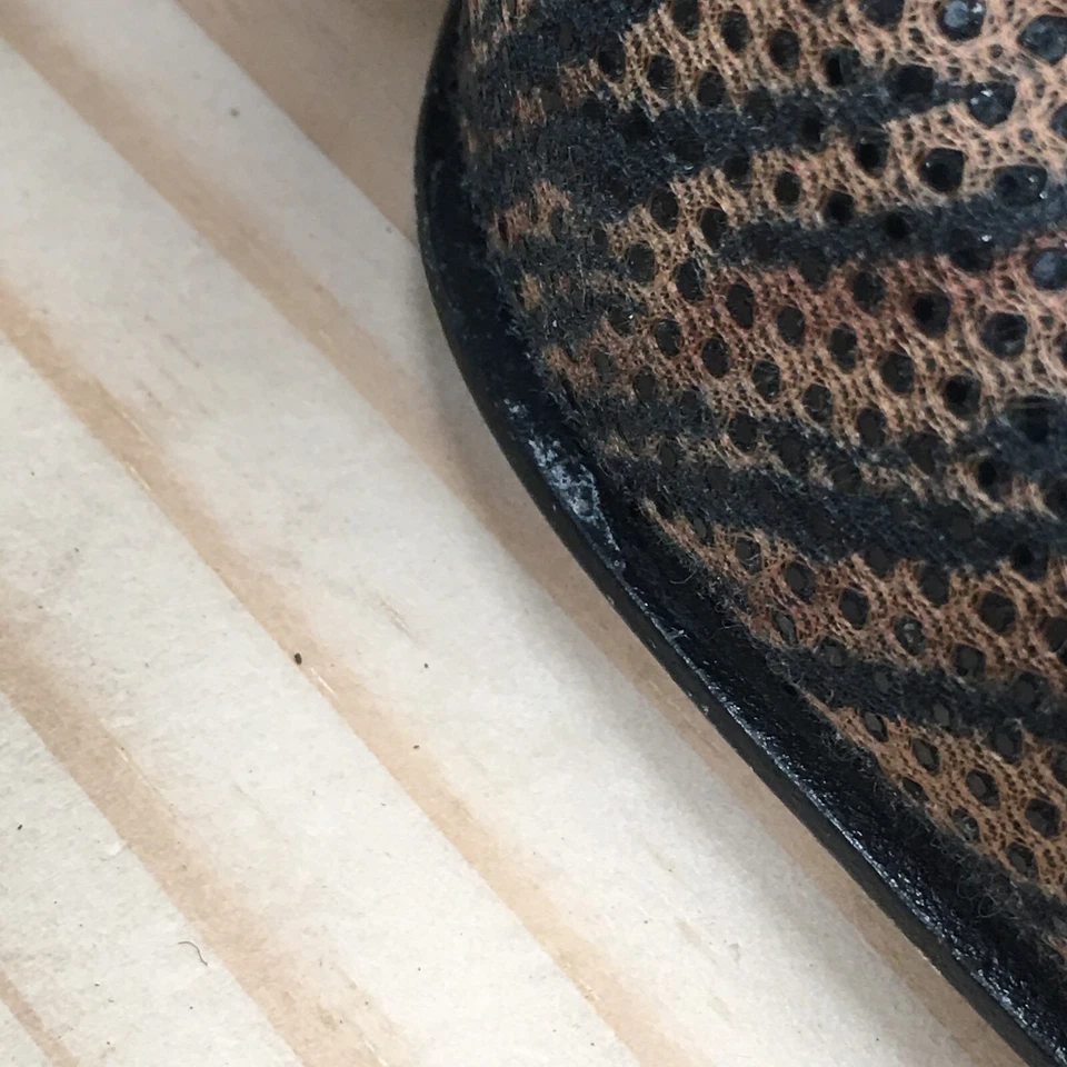 Zapatos de tacón Mezlan para mujer 8M perforados informales sin cordones con estampado de tigre en punta marrón Foto 4 de 4