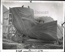 1952 Press Photo Construction of "wooden shoes" at the Rock Island Dam