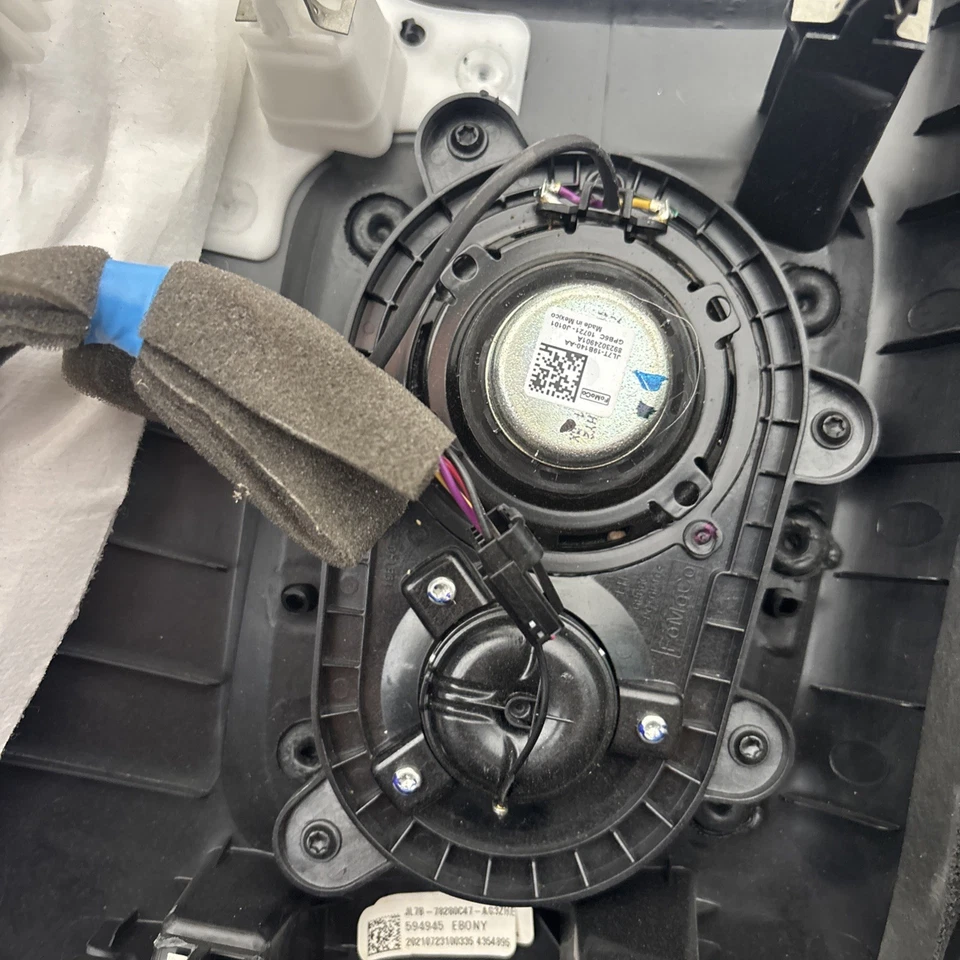 Lincoln Navigator LH trasero cuarto superior D pilar moldura JL7B78280C47 18-21 Foto 2 de 4