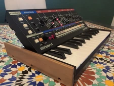     JU-06A Synthesizer with K-25m Keyboard and Maple Wood Sides