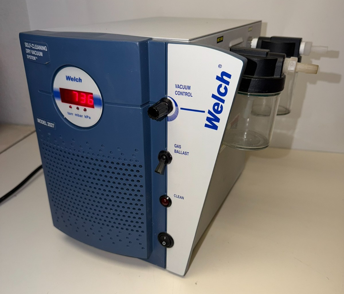 Welch ILMVAC 2027 Self-Cleaning Dry Vacuum Pump System Digital 115V Working