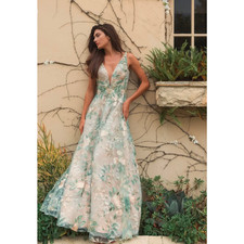 Mac Duggal Floral Embroidered Gown Size 4 NWT Beaded Mesh Formal Dress 79329 