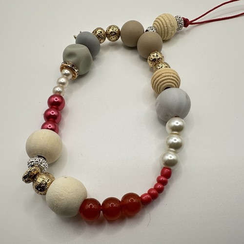 Bracelet breloque perlé fait main - élégant design d'inspiration vintage - Photo 3 sur 3