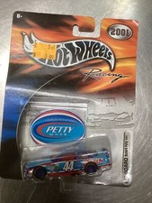 Hot Wheels Nascar 2001 Pit Board Series 44 Richard Petty 1/64 Diecast Model Car