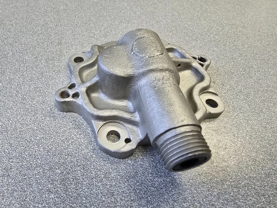 MUY BONITA CUBIERTA DE BOMBA DE ACEITE ORIGINAL USADA PORSCHE 356A PARA TACH DRIVE NLA Foto 4 de 4