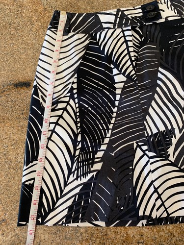 White House Black Market Floral Black and White A Line Skirt Size 0 / XSmall - Picture 7 of 7