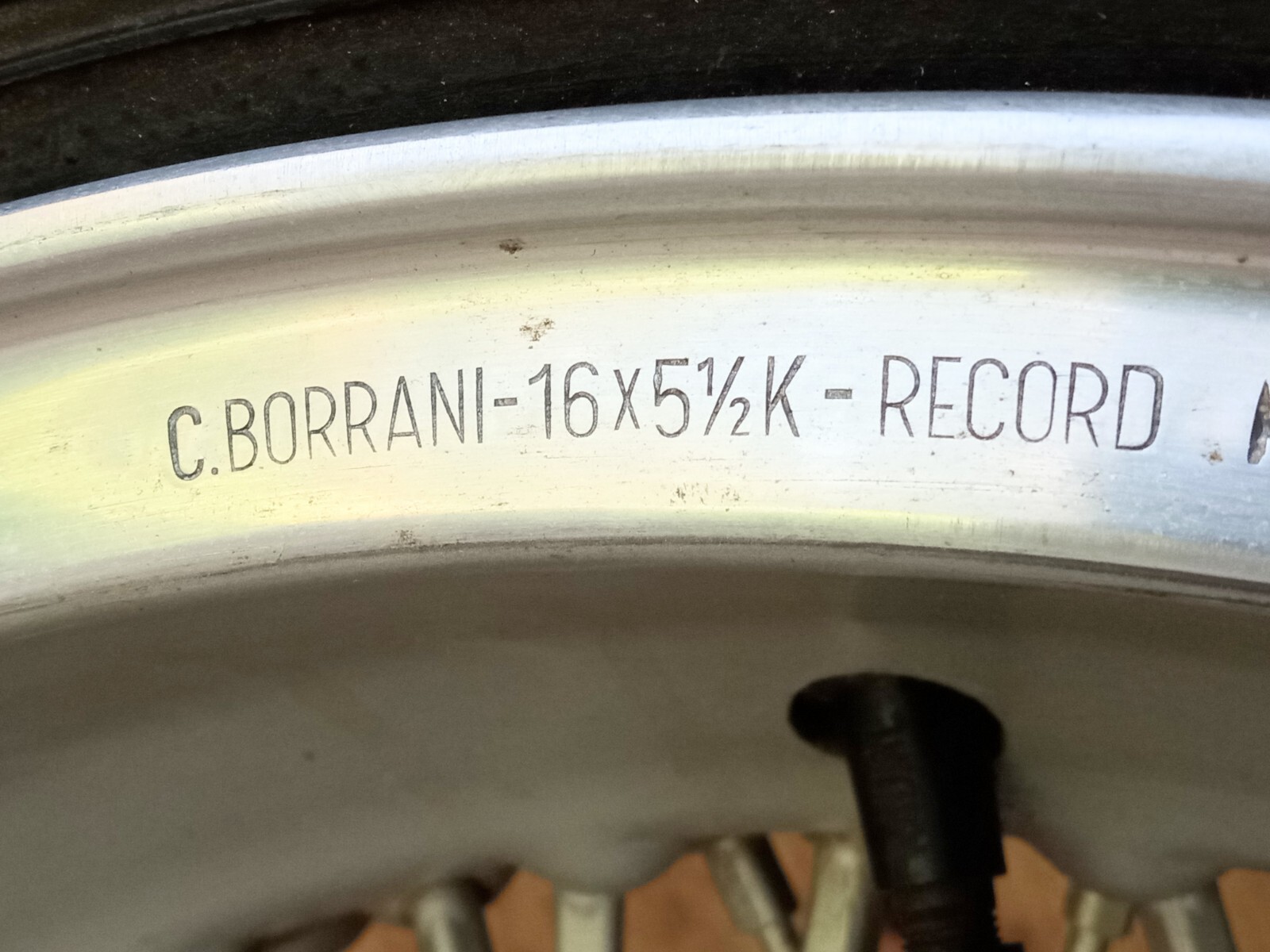 Ferrari 410S Borrani Wire Wheels_42 Rudge Hubs_16X5.5_RW3241_55-56_Dunlop Tires