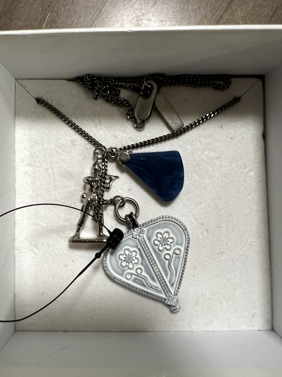MAISON MARGIELA 11 Toy Solider Heart Necklace Silver Blue MAISON MARGIELA 11 Toy Solider Heart Necklace Silver Blue