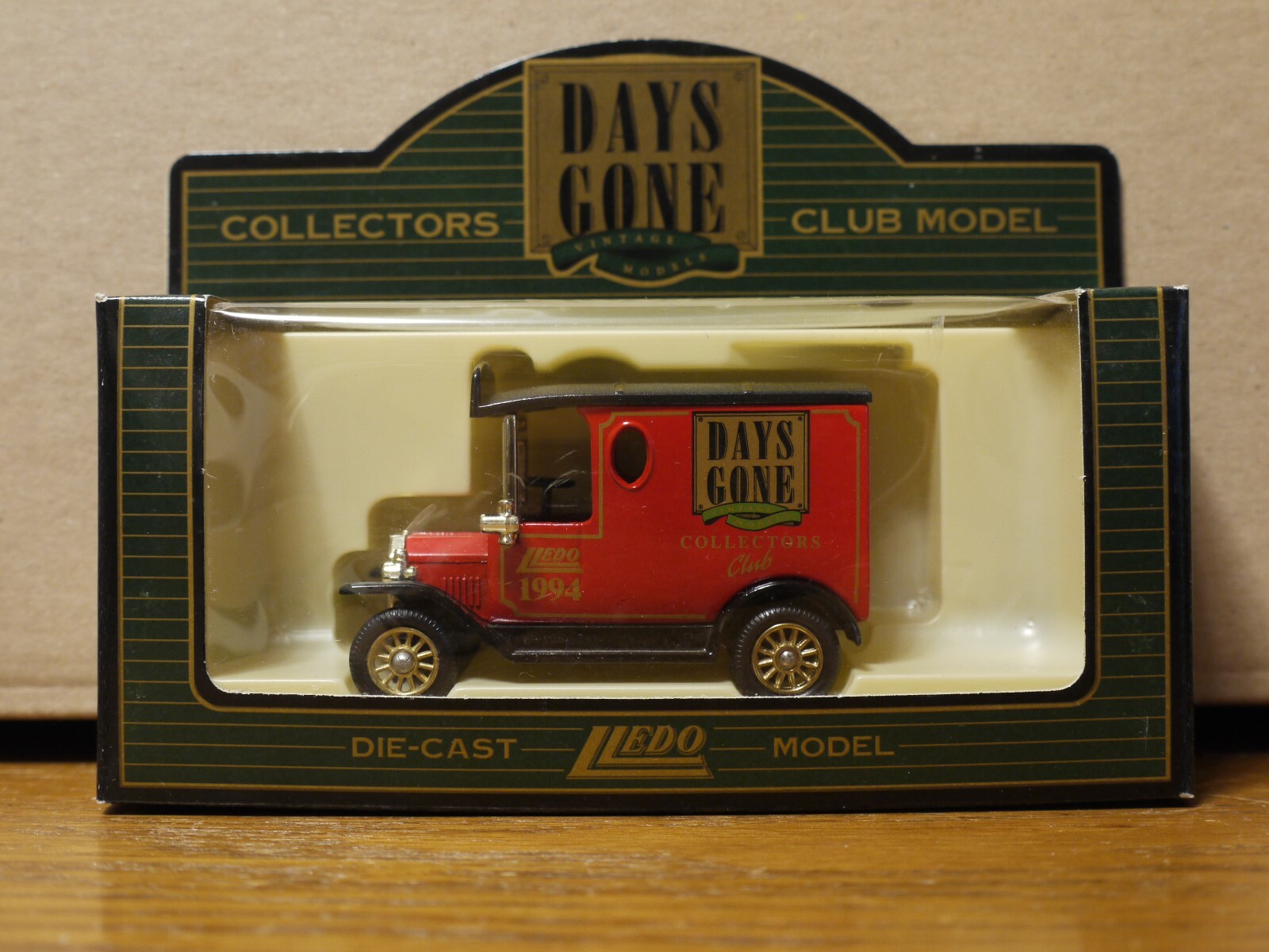 Lledo - Days Gone Collectors Club Model Car Collection - 7 Models Lledo - Days Gone Collectors Club Model Car Collection - 7 Models