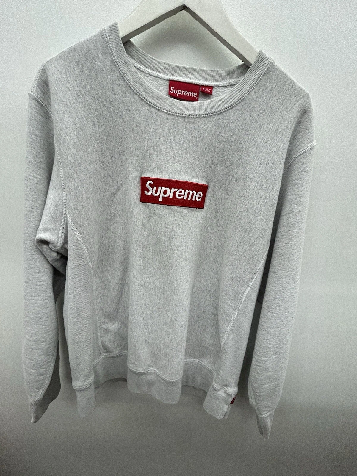 Taille moyenne   Boîte rouge logo Supreme Ash gris crevette